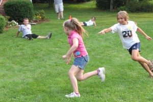 kids-playing-tag